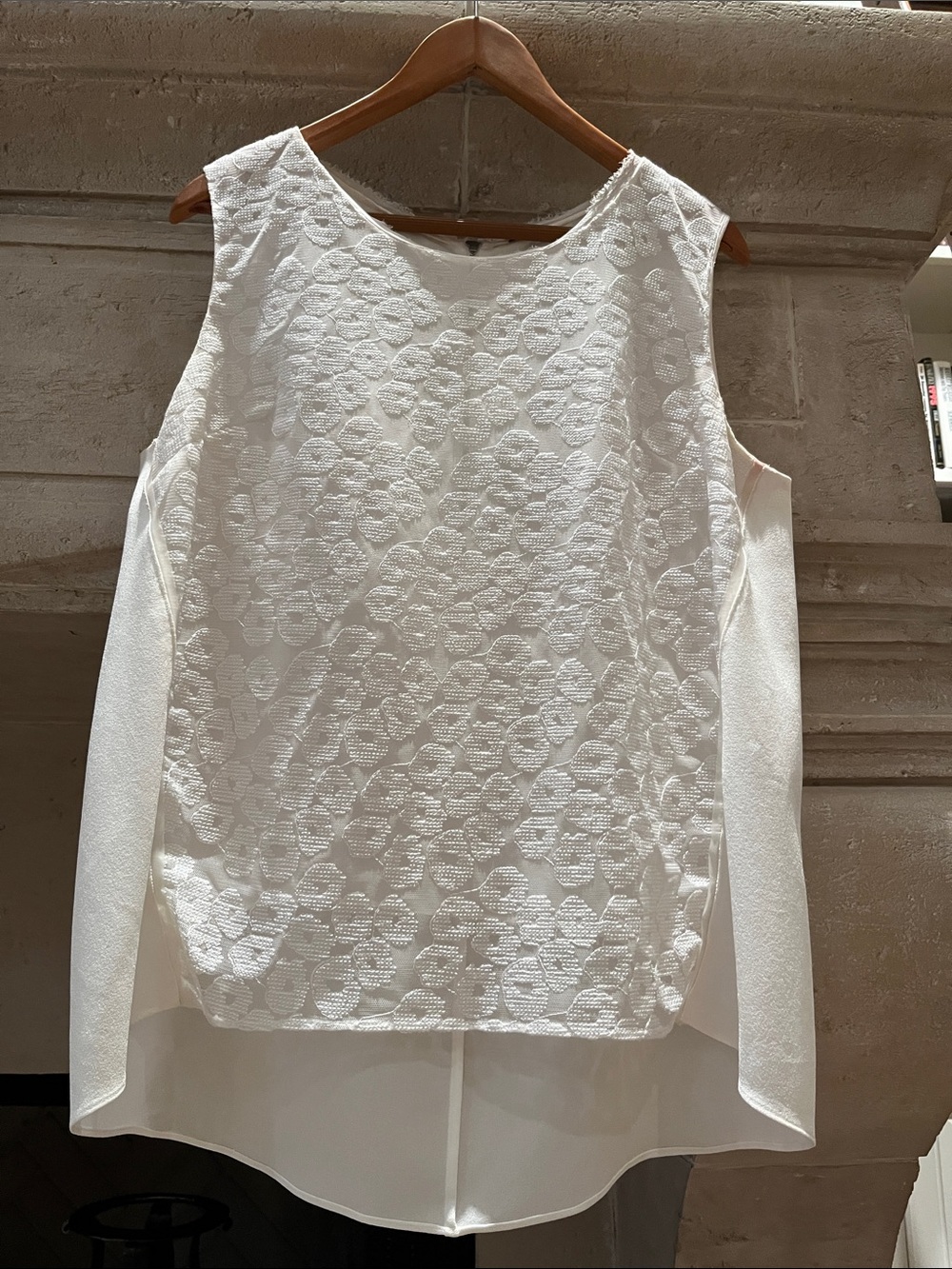 Elie Tahari White Textured Lace-Front Sleeveless Top